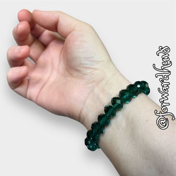 Stunning Green Faceted Glass Bead Stretch Bracelet - Picture 6 of 8